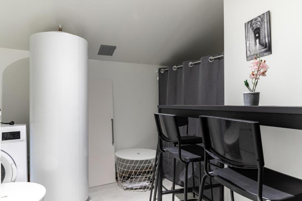 Hsh Batignolles Sauffroy Charming Apartment 8P Parigi Esterno foto