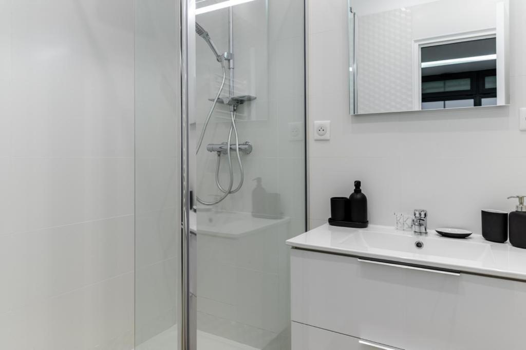 Hsh Batignolles Sauffroy Charming Apartment 8P Parigi Esterno foto