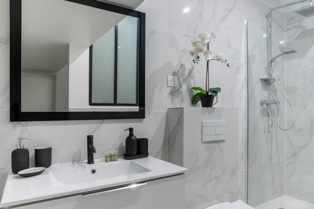 Hsh Batignolles Sauffroy Charming Apartment 8P Parigi Esterno foto